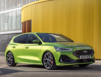 Ford Focus ST [UK-spec] '2022–25