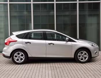 Ford Focus Studio [UK-spec] (DYB) '09.2011–14