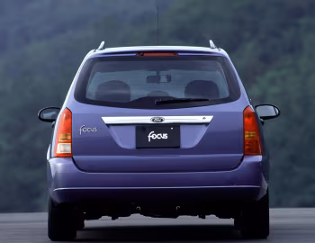 Ford Focus Wagon Ghia [Japan] (DNW) '03.2000–02.2002