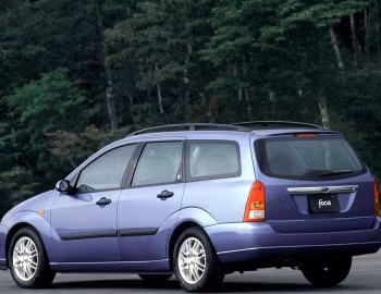 Ford Focus Wagon Ghia [Japan] (DNW) '03.2000–02.2002
