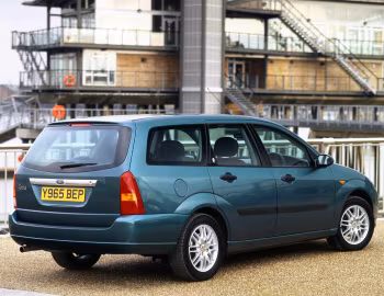 Ford Focus Estate Ghia [UK-spec] (DNW) '1998–2001