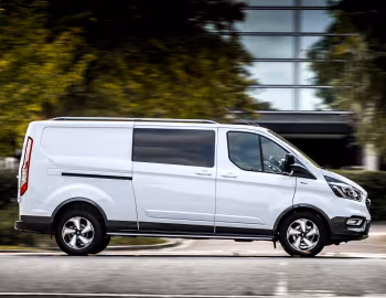 Ford Transit Custom Active LWB Double-Cab-in-Van [EU-spec] '2020–pr.
