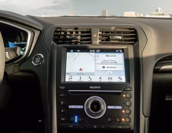 Интерьер 2019–20 Ford Fusion Energi [North America] '2018–20