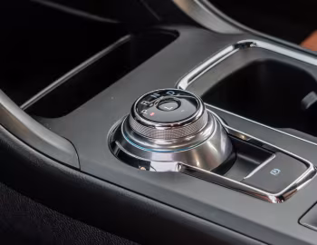 Интерьер 2019–20 Ford Fusion Energi [North America] '2018–20
