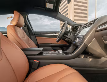 Интерьер 2019–20 Ford Fusion Energi [North America] '2018–20