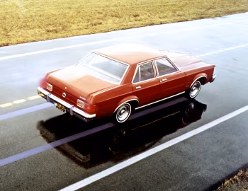 1975 Ford Granada 4-door Sedan (54Н)
