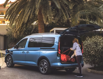 Ford Grand Tourneo Connect Active PHEV [EU-spec] '2024–pr.