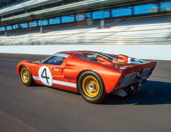Ford GT40 Race Car by Holman-Moody (P/1032) '1966