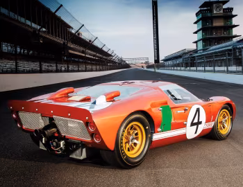 Ford GT40 Race Car by Holman-Moody (P/1032) '1966