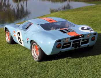 Ford GT40 Lightweight Race Car (P/1075) '1968