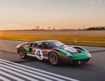 Ford GT40 Race Car by Holman-Moody (P/1032) '1966