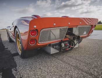 Ford GT40 Race Car by Holman-Moody (P/1032) '1966