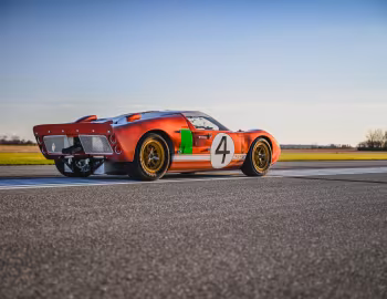 Ford GT40 Race Car by Holman-Moody (P/1032) '1966