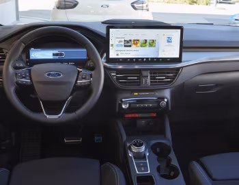 Panel frontal Ford Kuga Plug-In Hybrid "Sound Edition" [EU-spec] '2025–pr.
