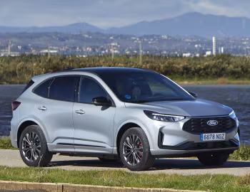 Ford Kuga Plug-In Hybrid "Sound Edition" [EU-spec] '2025–pr.