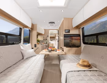 Interior 2018–20 Leisure Travel Vans Wonder W24FTB '2017–20