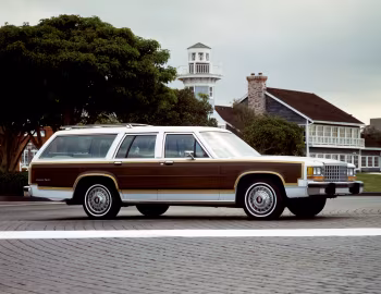 1986 Ford LTD Country Squire Station Wagon (44 74K)