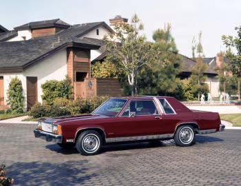 1984 Ford LTD Crown Victoria 2-door Sedan (42 66K)