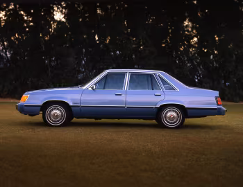 1983 Ford LTD Sedan (39 54D) '10.1982–83