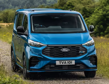 Ford E-Transit Custom MS-RT Double-Cab-in-Van L1 [UK-spec] '2024–pr.