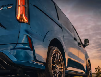 Ford E-Transit Custom MS-RT Double-Cab-in-Van L1 [UK-spec] '2024–pr.