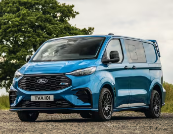 Ford E-Transit Custom MS-RT Double-Cab-in-Van L1 [UK-spec] '2024–pr.
