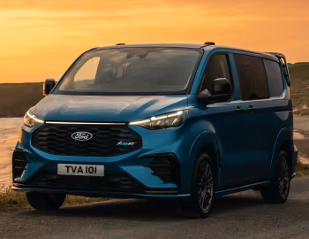 Ford E-Transit Custom MS-RT Double-Cab-in-Van L1 [UK-spec] '2024–pr.