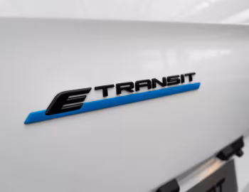 Ford E-Transit Custom MS-RT Double-Cab-in-Van L2 [EU-spec] '2024–pr.
