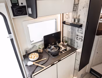 Interior 2025–pr. McLouis Mc4 Slim 339 '2024–pr.