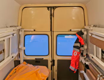 Interior Ford Transit 2.5 D FT 150 L Miesen 4-Tragen KTW [Germany] (TAL) '1988–91