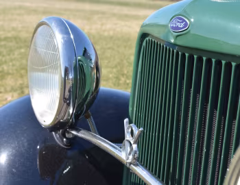 1932 Ford V8 Closed Cab Pickup (18-B82)