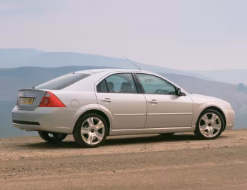Ford Mondeo Zetec S 5-door [UK-spec] '2001–03