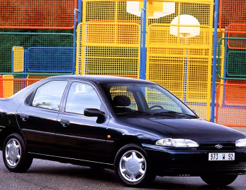 Ford Mondeo Hatchback [Worldwide] '1993–96