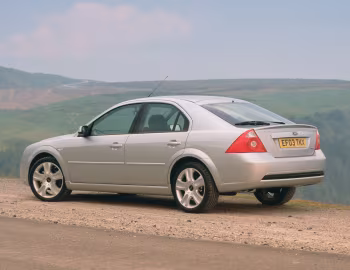Ford Mondeo Zetec S 5-door [UK-spec] '2001–03