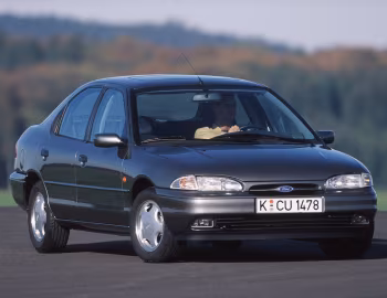 Ford Mondeo Ghia Hatchback [EU-spec] '1993–95