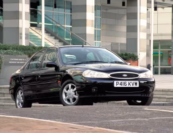 Ford Mondeo Ghia Saloon [UK-spec] '1996–2000