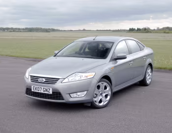 Ford Mondeo Ghia 4-door [UK-spec] '2007–10