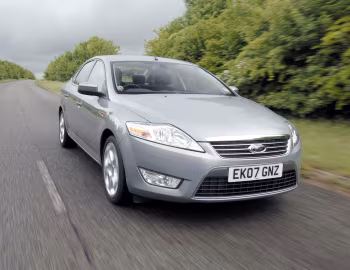 Ford Mondeo Ghia 4-door [UK-spec] '2007–10