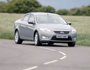 Ford Mondeo Ghia 4-door [UK-spec] '2007–10