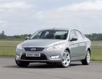Ford Mondeo Ghia 4-door [UK-spec] '2007–10