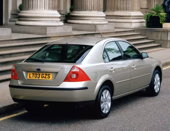 Ford Mondeo Zetec 5-door [UK-spec] '2003–05