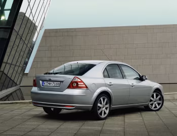 Ford Mondeo Hatchback [Worldwide] '2005–07