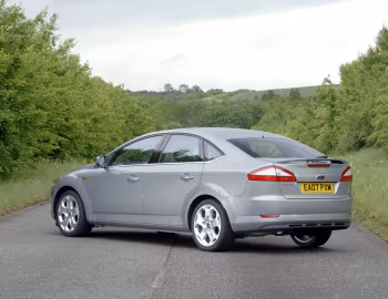 Ford Mondeo Titanium 5-door [UK-spec] '2007–10