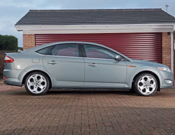 Ford Mondeo Titanium 5-door [UK-spec] '2007–10