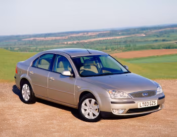 Ford Mondeo Zetec 5-door [UK-spec] '2003–05