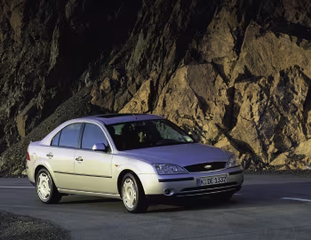Ford Mondeo Sedan [Worldwide] '2000–03