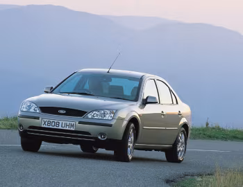 Ford Mondeo 4-door [UK-spec] '2000–03