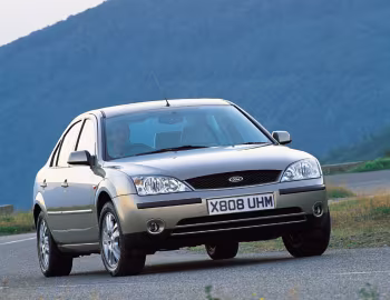 Ford Mondeo 4-door [UK-spec] '2000–03
