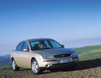 Ford Mondeo 4-door [UK-spec] '2000–03
