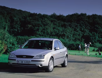 Ford Mondeo Sedan [Worldwide] '2000–03